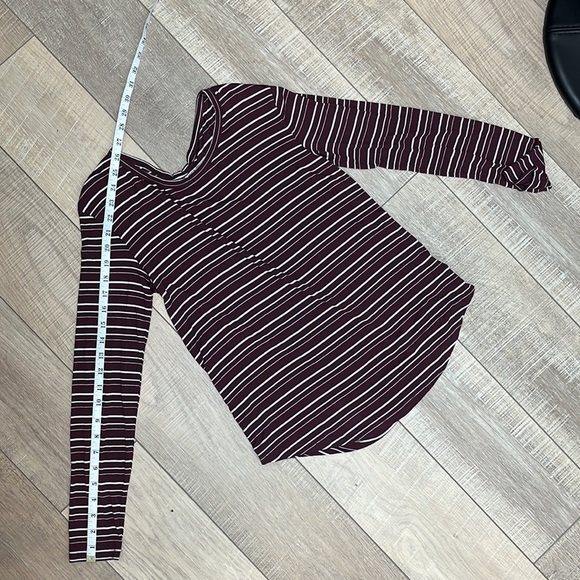 American Eagle Long Sleeve T Stretch Burgundy and White Stretch Size XS - Picture 8 of 10